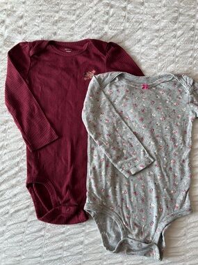 Carters Long Sleeved Ribbed Bodysuit Set Size 24M GUC